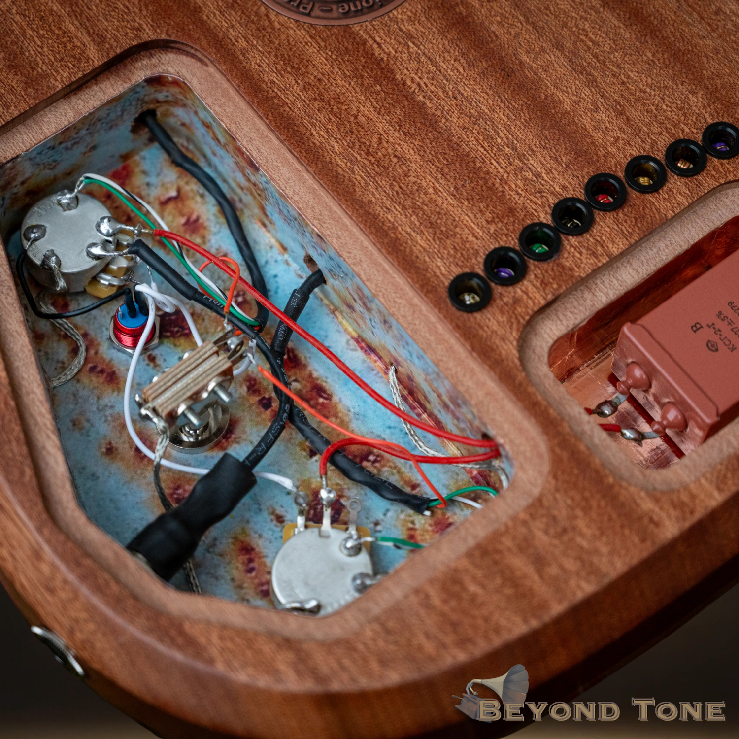 Hufschmid Hexa 8-String Electric Guitar | Beyond Tone Instruments